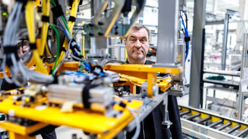 Ministerpr&auml;sident Dr. Markus S&ouml;der bei der Er&ouml;ffnung des Achsmontagewerks der thyssenkrupp Automotive Systems GmbH in Allershausen.
