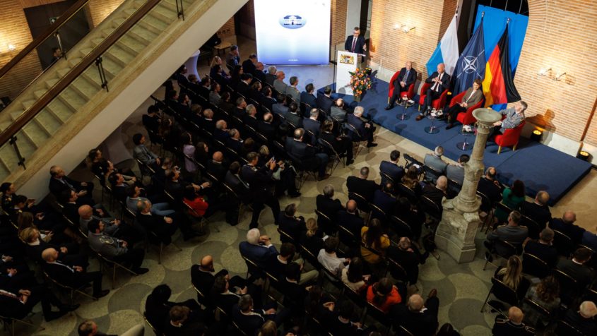 Das „Sicherheitspolitische Gespräch“ in Zusammenarbeit ...