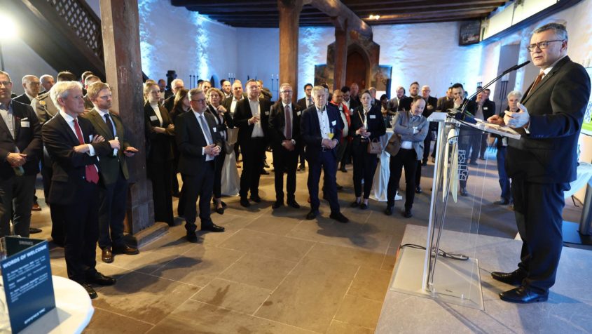 Staatsminister Dr. Florian Herrmann: 