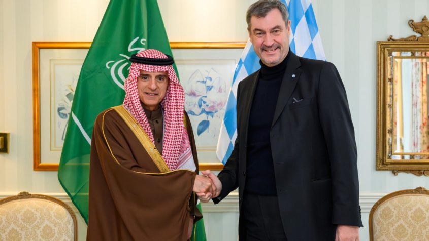 Saudi-Arabiens Minister f&uuml;r Ausw&auml;rtige Angelegenheiten, Adel bin Ahmed Al-Jubeir (links) und Ministerpr&auml;sident Dr. Markus S&ouml;der (rechts).