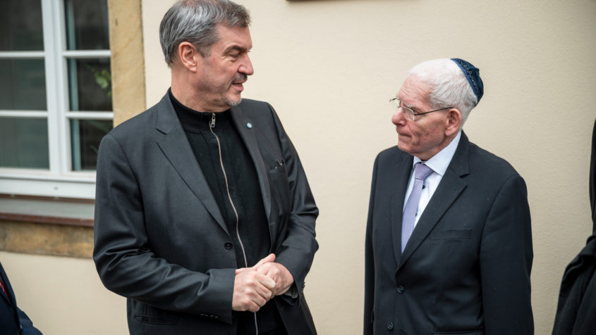 Ministerpräsident Dr. Markus Söder (links) im Gespräch mit ...