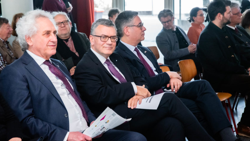 Staatsminister Dr. Florian Herrmann: 