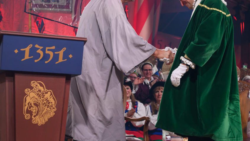 "Charme und Sch&auml;rfe der Extraklasse: Das Stockacher Narrengericht ist eine Institution im Fasching - vor gro&szlig;artiger Kulisse und weit &uuml;ber Baden-W&uuml;rttemberg hinaus." - Ministerpr&auml;sident Dr. Markus S&ouml;der.