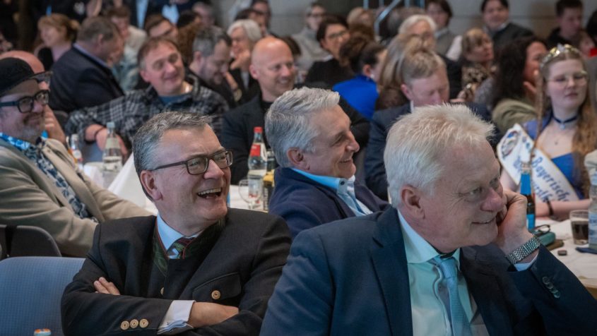 Staatsminister Dr. Florian Herrmann (links) und Bundeslandwirtschaftsminister ...