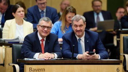 Foto: Ministerpräsident Dr. Markus Söder, MdL (re) und Staatsminister Dr. Florian Herrmann, MdL auf der Bundesratsbank