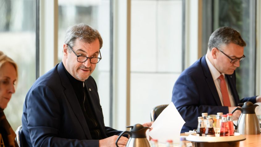 Ministerpräsident Dr. Markus Söder leitet die Sitzung des Ministerrates.