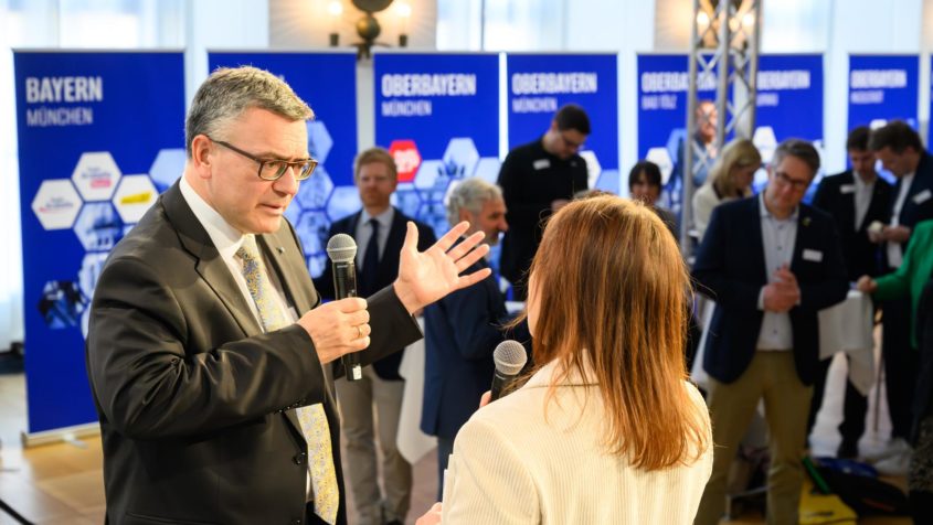 Medienminister Dr. Florian Herrmann: 