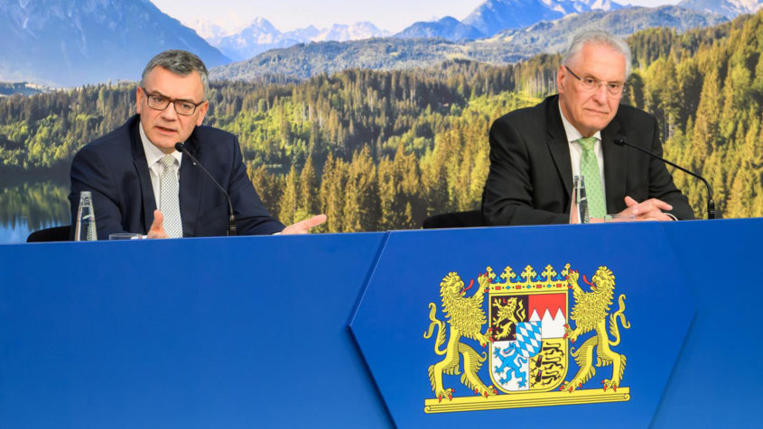Die Pressekonferenz mit Staatskanzleiminister Dr. Florian Herrmann ...