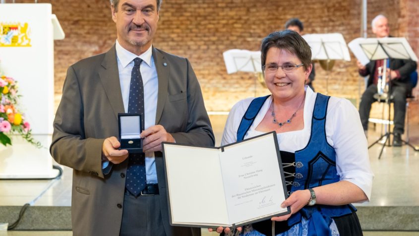 Mit dem Ehrenzeichen des Ministerpr&auml;sidenten f&uuml;r Verdienste im Ehrenamt werden unter anderem ausgezeichnet: Christine Haug.
