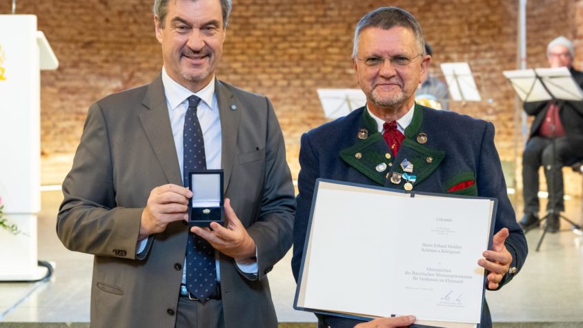 Mit dem Ehrenzeichen des Ministerpr&auml;sidenten f&uuml;r Verdienste im Ehrenamt werden unter anderem ausgezeichnet: Erhard Moldan, ...