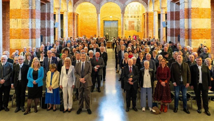 Ministerpräsident Dr. Markus Söder händigt in der Allerheiligenhofkirche der Residenz München ehrenamtlich tätigen Frauen und Männern aus Oberbayern, Niederbayern und Schwaben das Ehrenzeichen des Bayerischen Ministerpräsidenten für Verdienste im Ehrenamt aus.