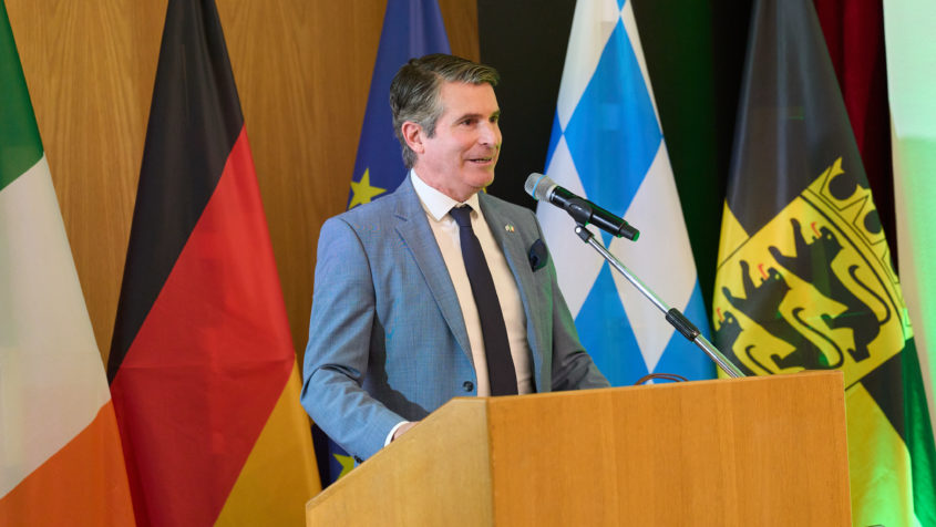 Europaminister Eric Beißwenger beim Empfang zum Nationalfeiertag ...