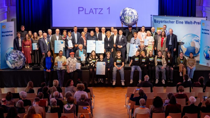 Gruppenbild mit den Preisträgerinnen und Preisträgern des ...