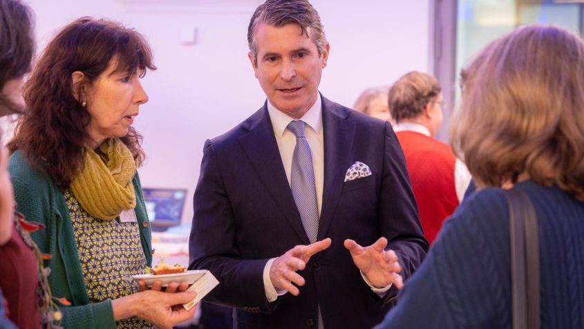 Europaminister Eric Beißwenger im Gespräch.