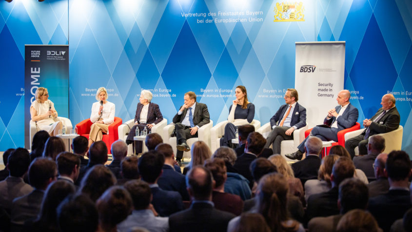 Die Teilnehmenden der Podiumsdiskussion.