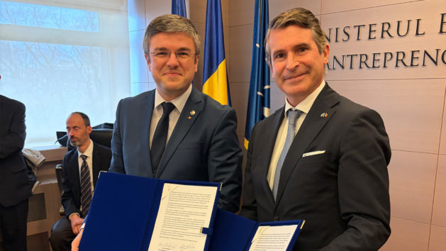 Der rumänische Wirtschaftsminister Irineu Darău (links) und Europaminister Eric Beißwenger (rechts).