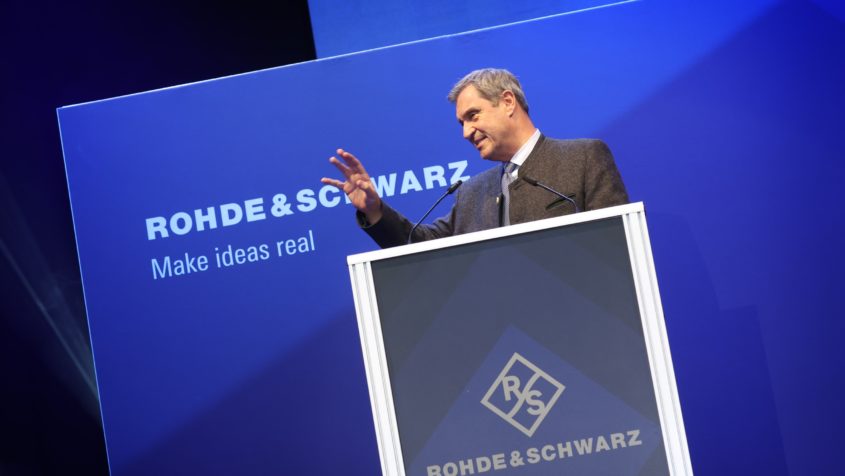 Ministerpräsident Dr. Markus Söder bei der Einweihungsfeier des neuen Technologie- und Fertigungszentrums der Rohde & Schwarz Messgerätebau GmbH in der Stadionhalle in Memmingen.