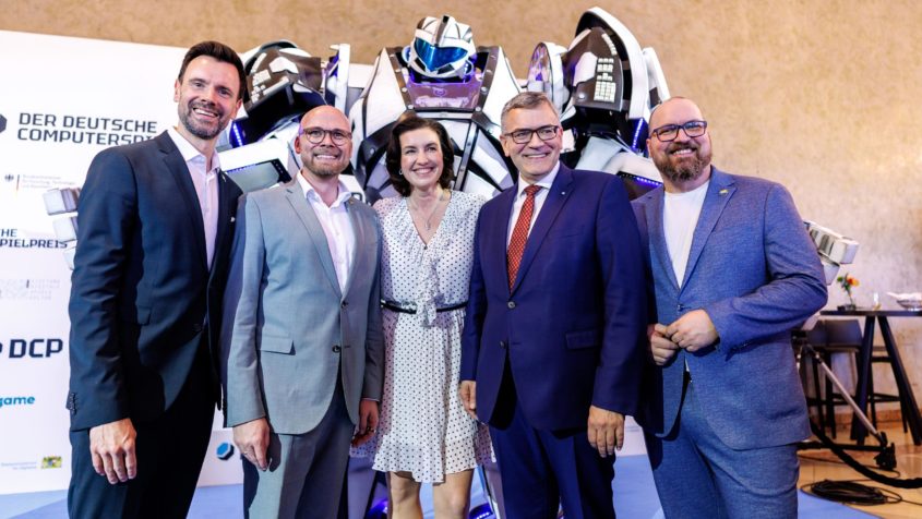 Gruppenbild unter anderem mit Digitalminister Dr. Fabian Mehring, Bundestechnologieministerin Dorothee B&auml;r, Staatskanzleiminister Dr. Florian Herrmann.