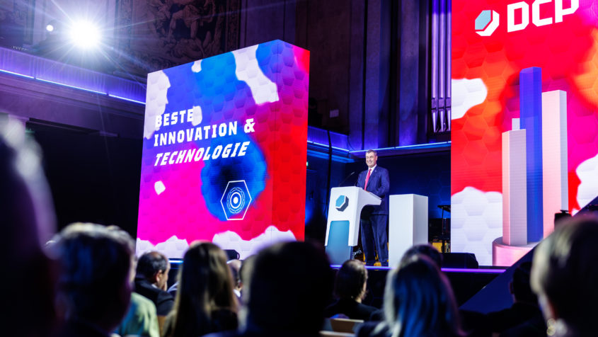 Ministerpr&auml;sident Dr. Markus S&ouml;der: "Die Games-Branche ist ein idealer Partner f&uuml;r Hightech und Innovationen. Sie ist kreativ und ein Motor f&uuml;r neue Ideen und Entwicklungen. Mittlerweile ist die Branche auch ein wichtiger Wirtschaftsfaktor mit rasant wachsendem Markt."