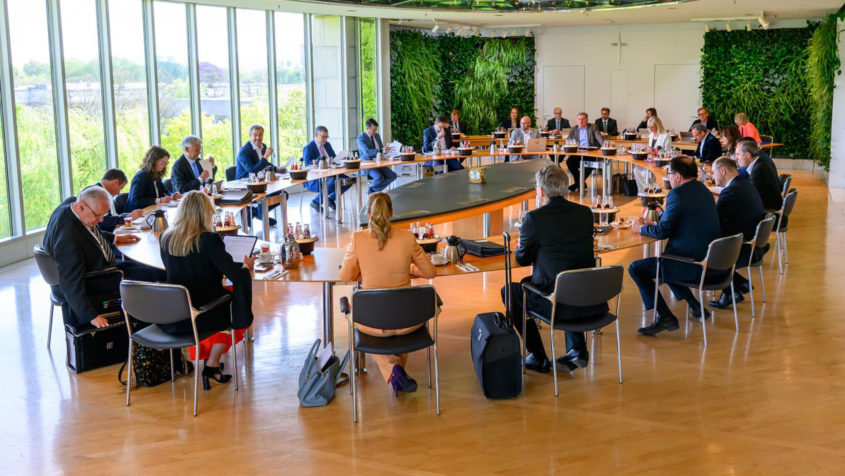 Die Sitzung des Ministerrates findet im Ministerratssaal der ...