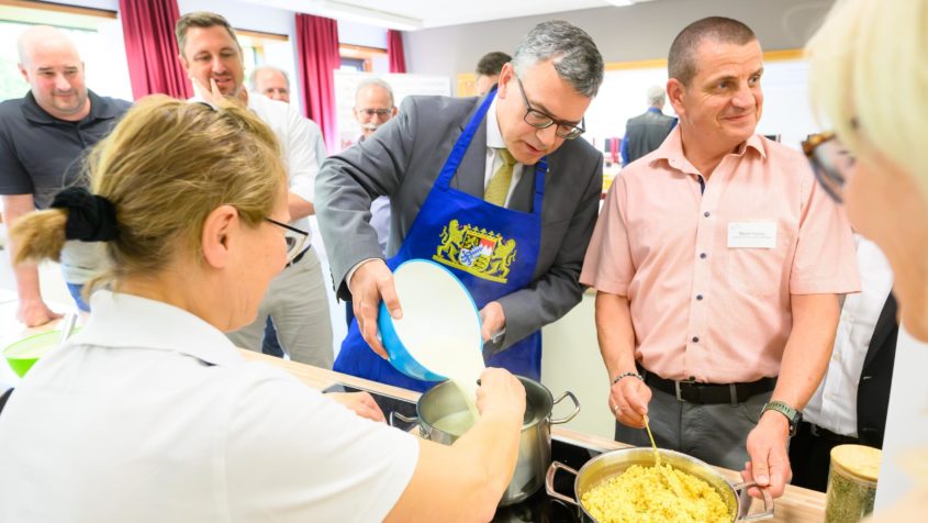 Staatsminister Dr. Florian Herrmann: 