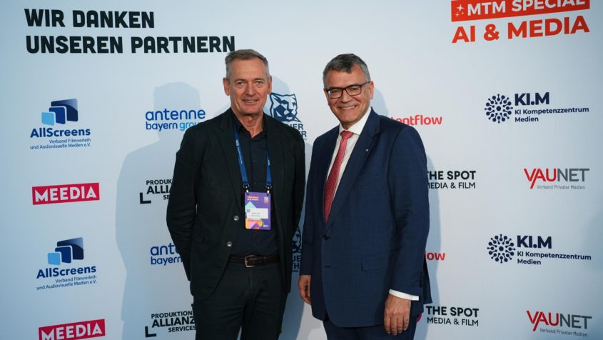 Medienminister Dr. Florian Herrmann, rechts im Bild, mit Stefan ...