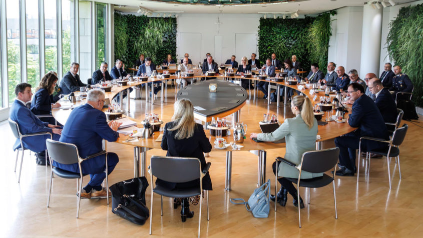 Das Kabinett befasst sich in der Sitzung am 19. Mai 2026 insbesondere ...
