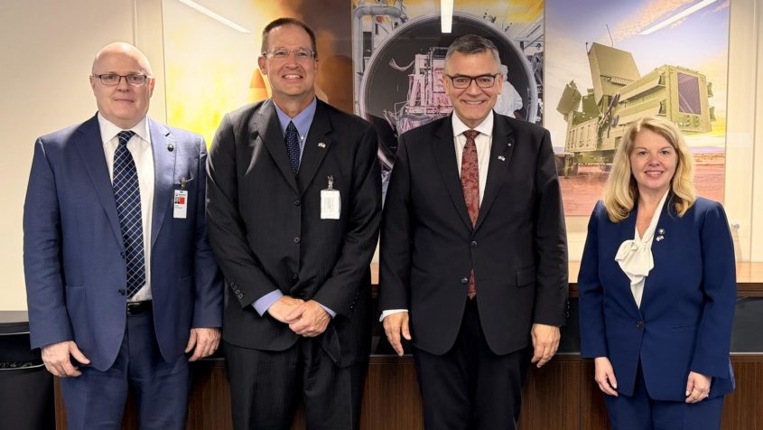 Bei seinem Besuch bei RTX in Washington D.C trifft Staatskanzleiminister ...