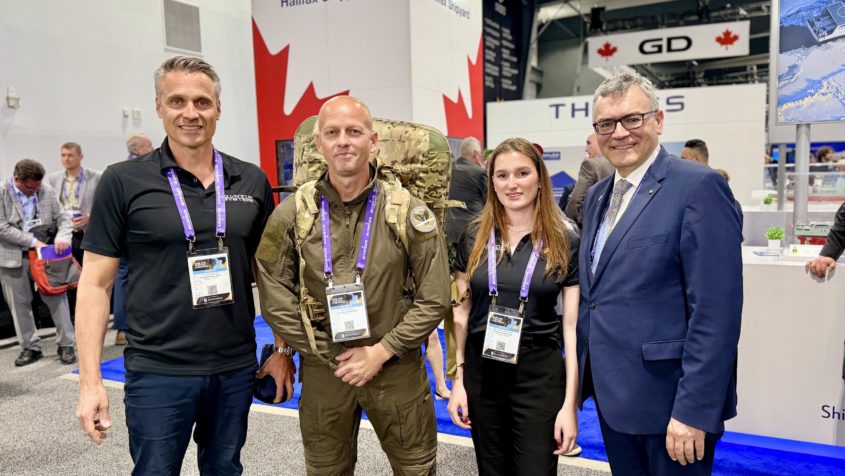 "Die von der Canadian Association of Defence and Security Industries (CADSI) organisierte Fachmesse bringt seit 1998 internationale Entscheidungstr&auml;ger, Streitkr&auml;fte, Sicherheitsbeh&ouml;rden und Unternehmen aus aller Welt zusammen. Mehr als 300 Aussteller pr&auml;sentieren modernste Technologien und Produkte f&uuml;r Landstreitkr&auml;fte sowie Marine und Luftfahrt. Dar&uuml;ber hinaus ist die CANSEC eine bedeutende Plattform f&uuml;r Polizei, Grenzschutz, Sicherheitsbeh&ouml;rden, Ersthelfer sowie Spezialeinheiten." - Staatskanzleiminister Dr. Florian Herrmann.