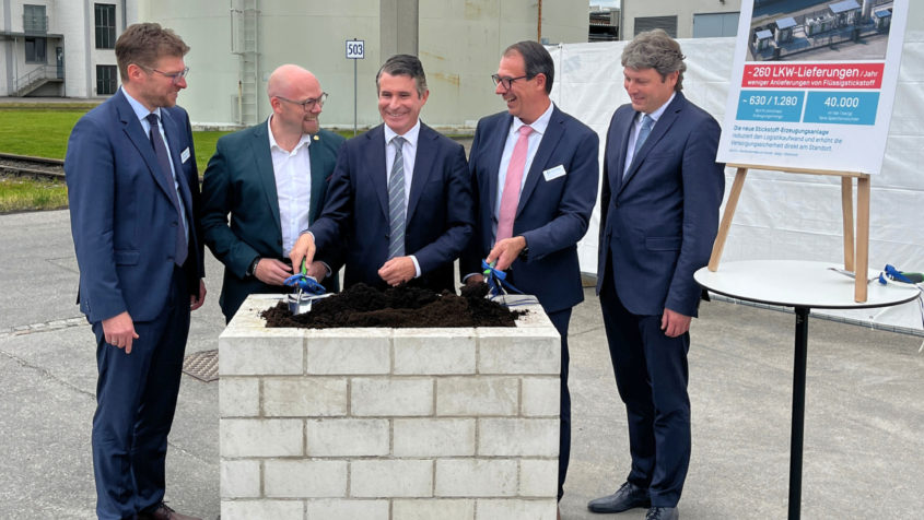 Grundsteinlegung für den Luftzerleger der SGL Carbon GmbH in Meitingen unter anderem mit Digitalminister Dr. Fabian Mehring und Europaminister Eric Beißwenger. © SGL Carbon SE