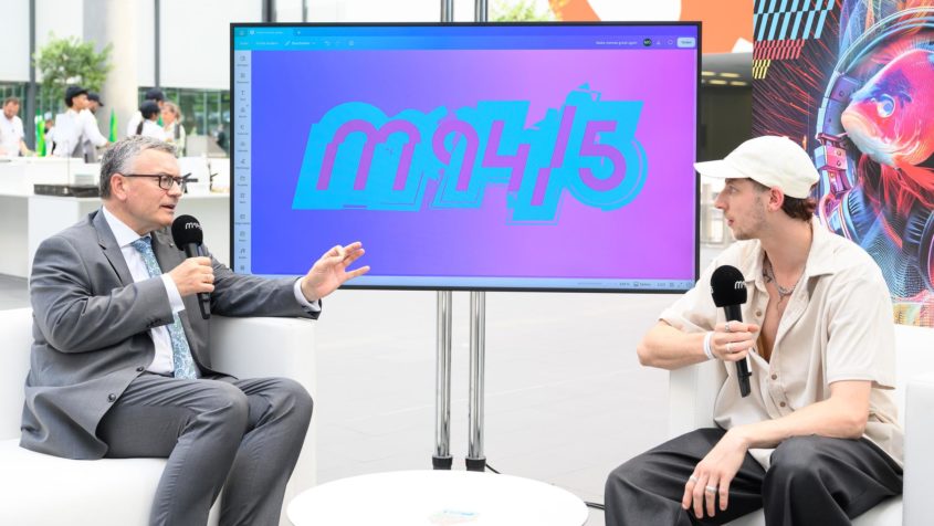 Medienminister Dr. Florian Herrmann im Gespräch mit M94.5.