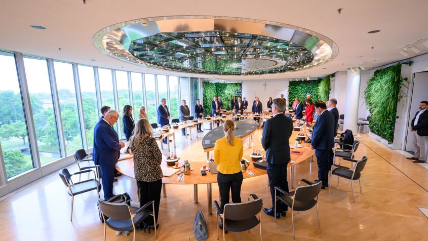 Das Kabinett gedenkt dem verstorbenen ehemaligen Staatsminister ...
