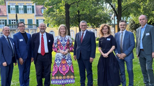 Staatsminister Dr. Florian Herrmann zu Gast bei der Festveranstaltung „The Role of High Technologies in Science and Innovation“ anlässlich des 10-jährigen Jubiläums des Regional Leaders Summit (RLS).