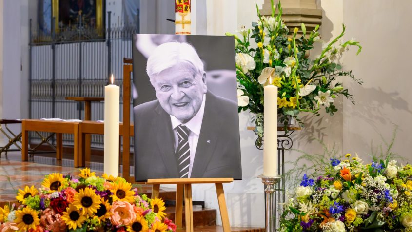 Pontifikalrequiem zu Ehren des verstorbenen Staatsministers a. D. Professor Dr. Hans Maier im Dom zu Unserer Lieben Frau in M&uuml;nchen.