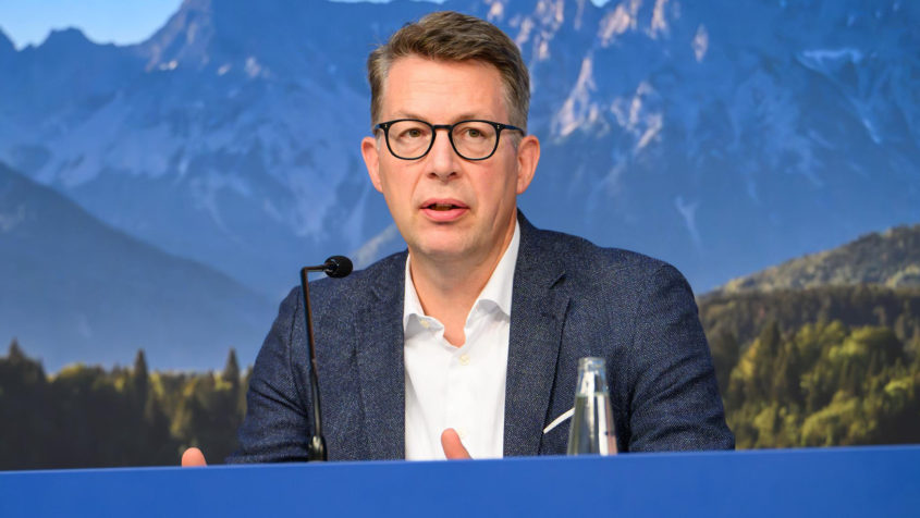 Wissenschaftsminister Markus Blume in einer Pressekonferenz.