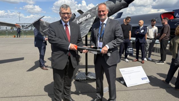 "Bayern zeigt auf der ILA 2026 in Berlin eindrucksvoll seine Kompetenz in Luft- und Raumfahrt: Mit knapp 100 Ausstellern ist der Freistaat von allen L&auml;ndern am st&auml;rksten vertreten." - Staatsminister Dr. Florian Herrmann.