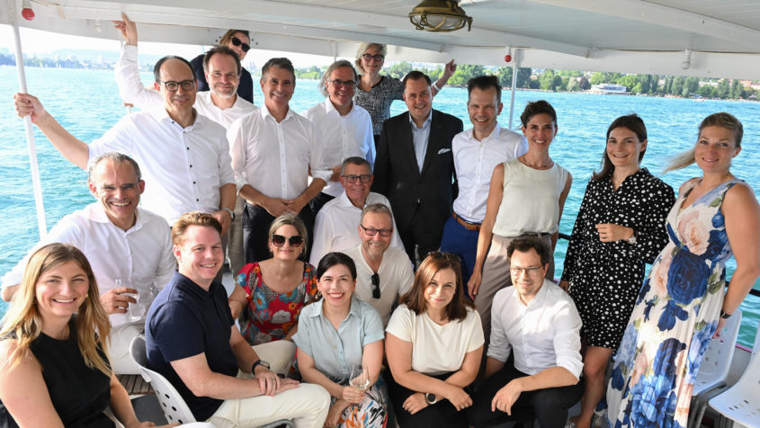 Gemeinsame Schifffahrt der IBK-Teilnehmerinnen und -Teilnehmer über den Zürichsee zur Halbinsel Au.