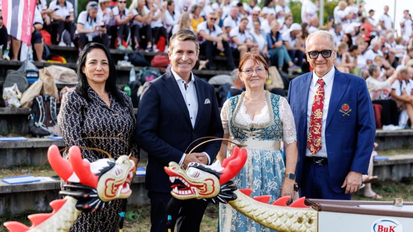 Eröffnung der Drachenboot-Europameisterschaft (v.l.n.r.): Die Präsidentin des European Dragon Boat Federation, Anna Sokratous, Europaminister Eric Beißwenger, die Präsidentin des Deutschen Drachenboot Verbands e.V., Ute Becker-Frenzel, und der Präsident des International Dragon Boat Federation, Claudio Schermi.