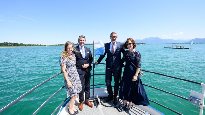 Schifffahrt auf dem Chiemsee zur Herreninsel (v.l.n.r.): Judith ...