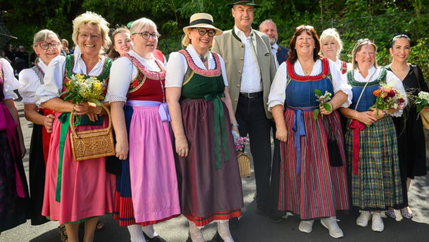Gruppenbild mit dem Bayerischen Ministerpr&auml;sidenten.