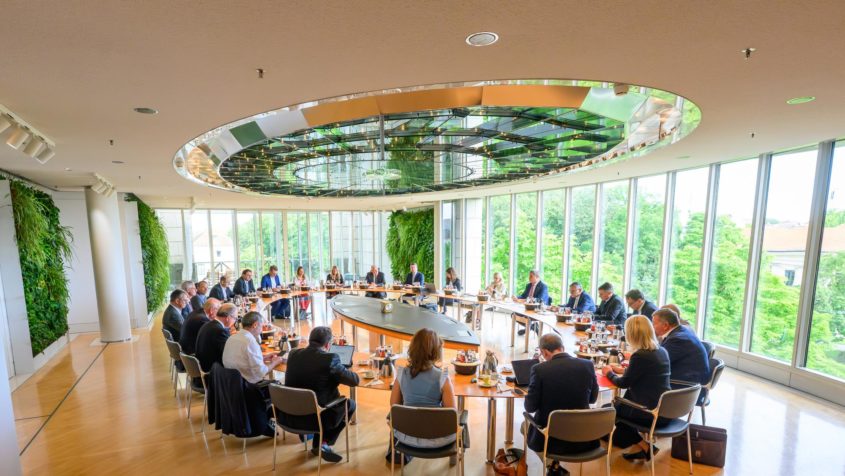 Die Sitzung des Ministerrates unter Leitung von Ministerpr&auml;sident Dr. Markus S&ouml;der findet im Ministerratssaal der Bayerischen Staatskanzlei statt.