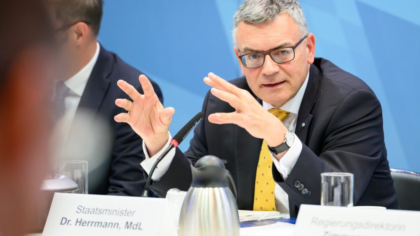 Medienminister Dr. Florian Herrmann: 