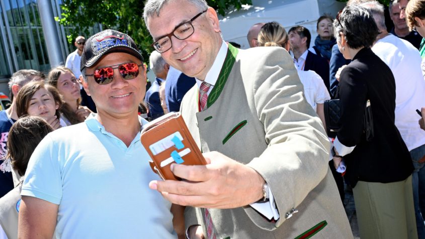 Selfie mit Staatskanzleiminister Dr. Florian Herrmann.